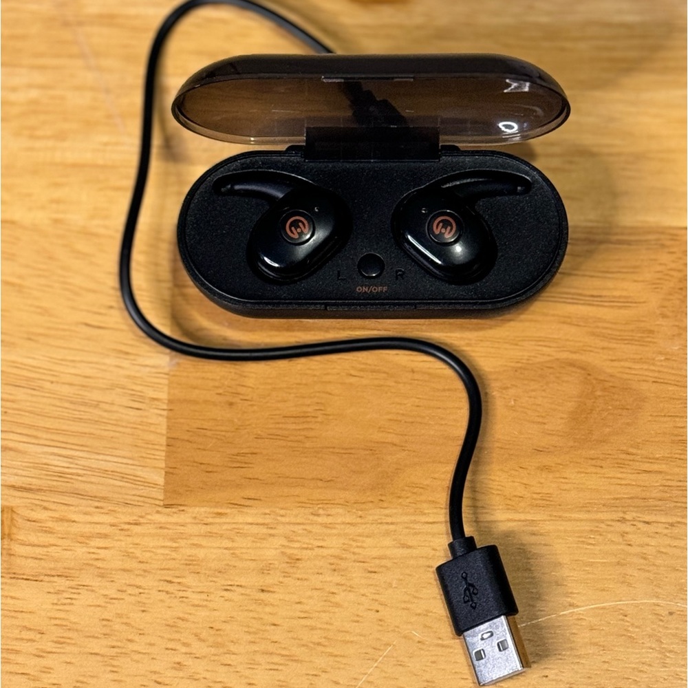 Hypergear Wireless Earbud Headphones